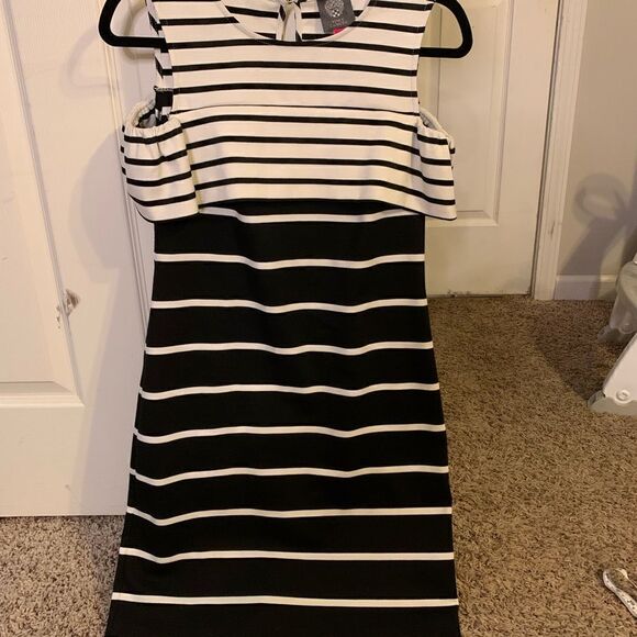 Vince Camuto Cold Shoulder Dress White and Black Striped Keyhole back - Picture 11 of 11
